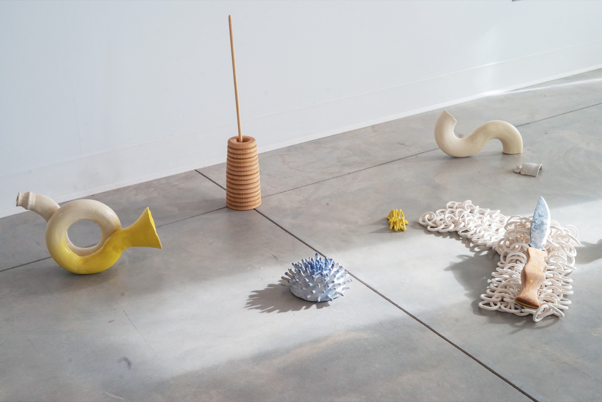 Toni Brell, installation, dusk chorus, est-nord-est, ceramics, installation view
