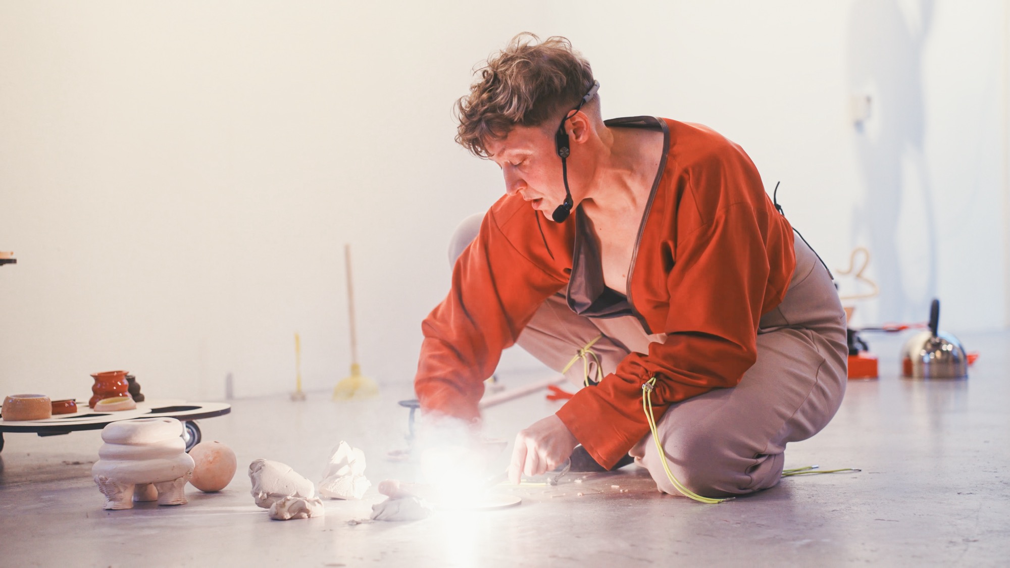 Toward an undulating present